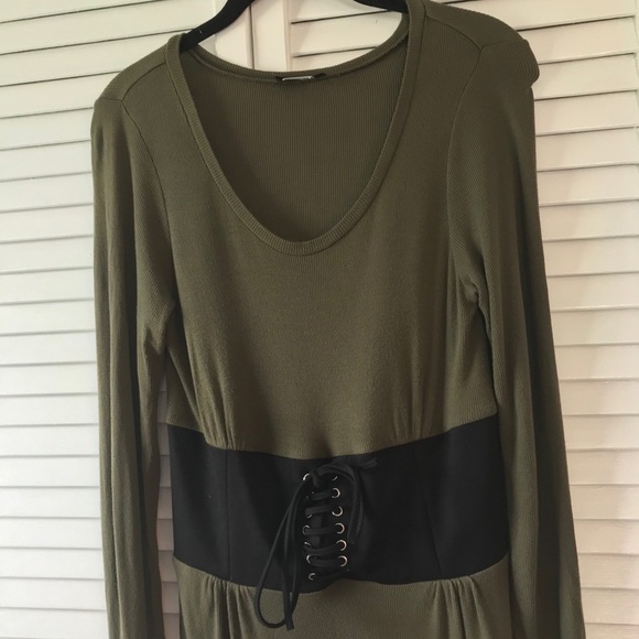 3/$25 Venus Size Medium Fabric Belt Top - Picture 2 of 6